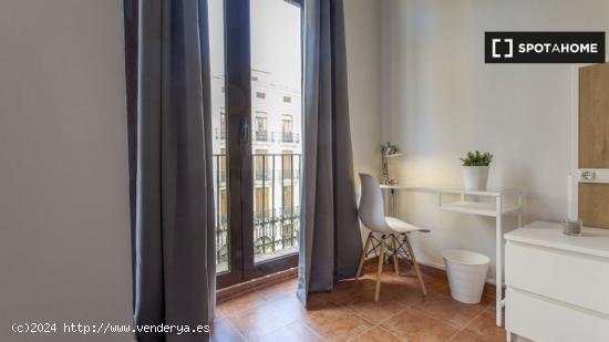 Fantástica habitación doble con balcón privado en Valencia - VALENCIA