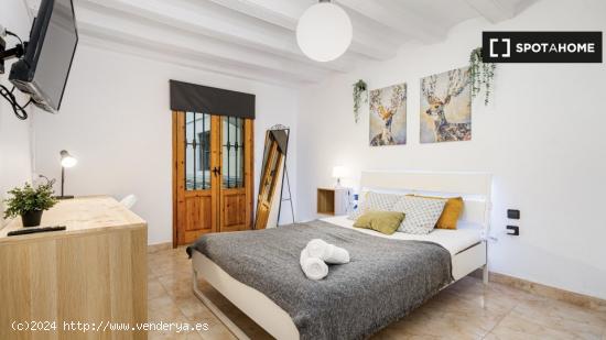 ¡Habitaciones en alquiler en un apartamento de 5 habitaciones en Barcelona! - BARCELONA