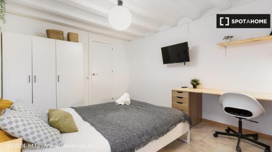 ¡Habitaciones en alquiler en un apartamento de 5 habitaciones en Barcelona! - BARCELONA