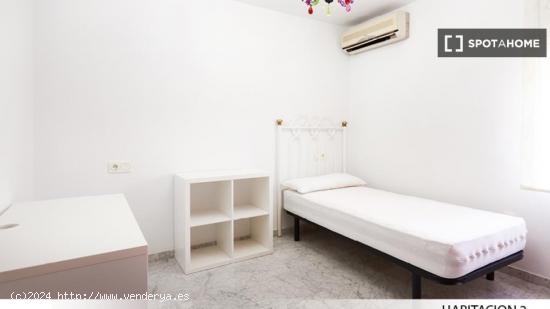 Habitación en piso compartido en Triana, Sevilla - SEVILLA