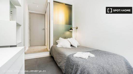 ¡Habitaciones en alquiler en un apartamento de 5 habitaciones en Barcelona! - BARCELONA