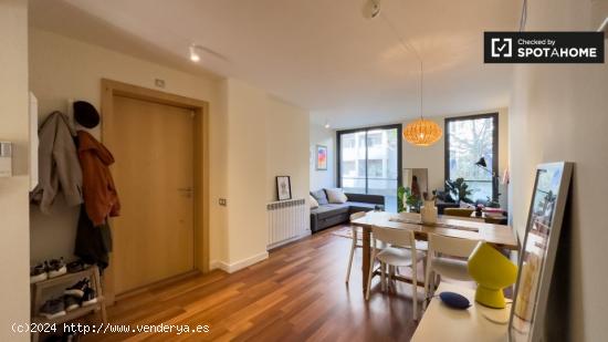 Habitación en piso compartido en barcelona. - BARCELONA