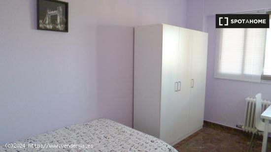 Alquiler de habitaciones en apartamento de 5 dormitorios en Parque De Roma - ZARAGOZA