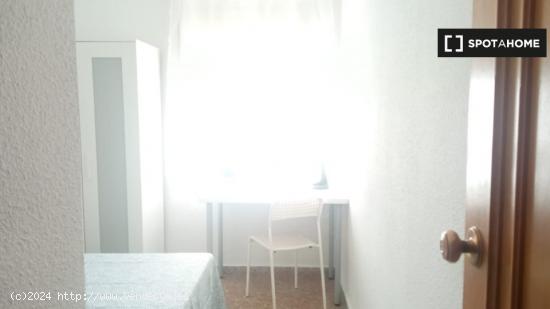 Amplia Habitación Doble en piso compartido Valencia - VALENCIA