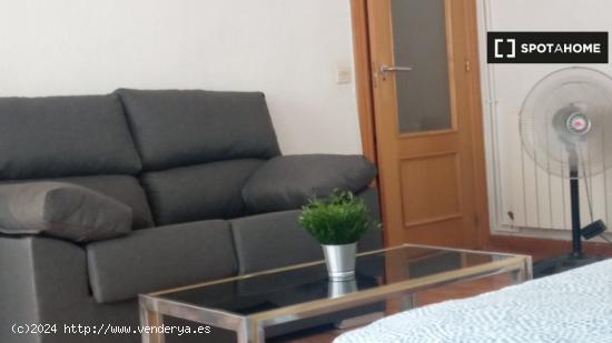 Amplia Habitación Doble en piso compartido Valencia con Baño Privado y Terraza - VALENCIA