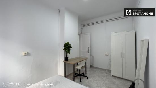 Habitación en piso compartido en barcelona. - BARCELONA