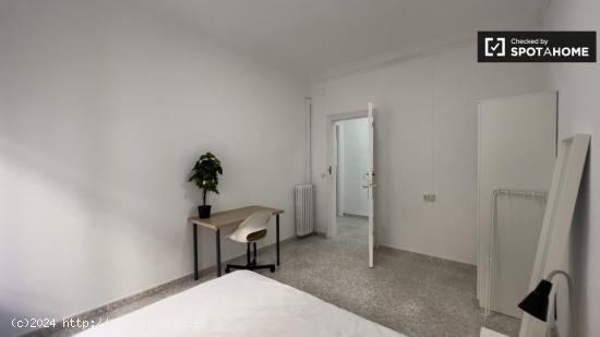 Habitación en piso compartido en barcelona. - BARCELONA