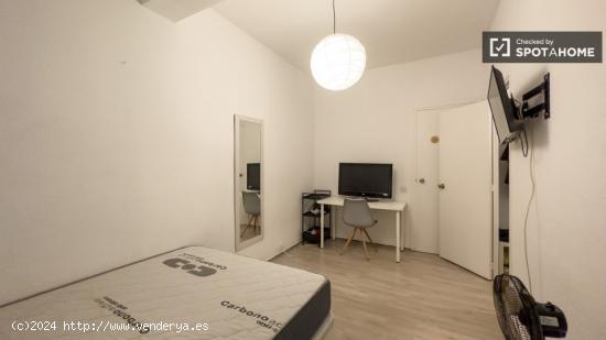 Se alquila habitación en piso de 4 habitaciones en Pedralbes,Barcelona - BARCELONA