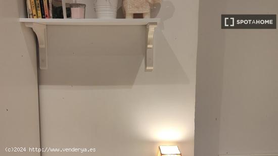 Habitaciones en alquiler en el apartamento de 3 dormitorios en Poble Sec - BARCELONA