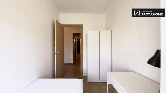 Alquiler de habitaciones en piso de 6 habitaciones en Sants - BARCELONA