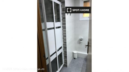 Habitación en piso compartido en barcelona. - BARCELONA