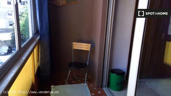 Se alquila habitación en apartamento de 4 dormitorios en Campanar, Valencia. - VALENCIA