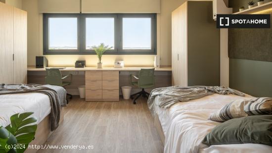 Cama en habitación compartida en alquiler en Extramurs, Valencia - VALENCIA