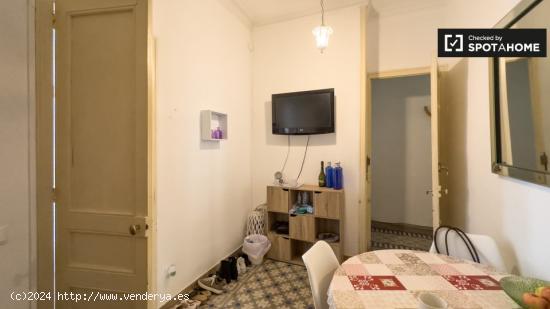 Habitación en piso compartido en barcelona. - BARCELONA