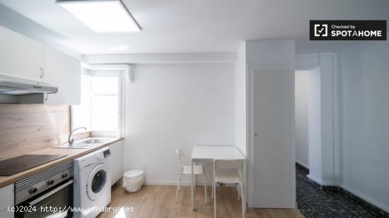 ¡Habitaciones en alquiler en piso de 6 habitaciones en Valencia! - VALENCIA