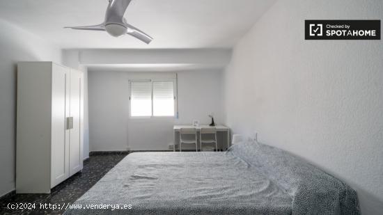 ¡Habitaciones en alquiler en piso de 6 habitaciones en Valencia! - VALENCIA