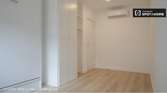 Alquiler de habitaciones en apartamento de 6 dormitorios en Lucero - MADRID