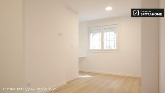 Alquiler de habitaciones en apartamento de 6 dormitorios en Lucero - MADRID