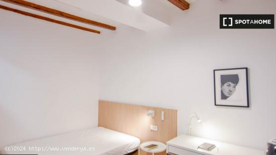 ¡Habitaciones en alquiler en un apartamento de 5 habitaciones en Barcelona! - BARCELONA