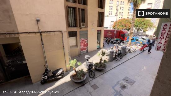 Apartamento entero de 2 dormitorios en Barcelona. - BARCELONA