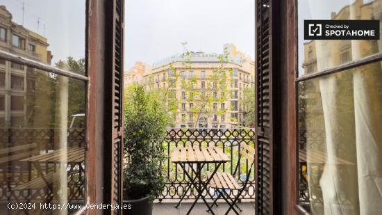 Alquiler de habitaciones en piso de 7 habitaciones en L'Antiga Esquerra De L'Eixample - BARCELONA