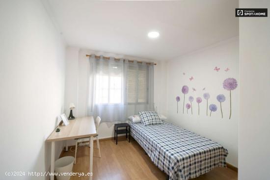  Alquiler de habitaciones en piso de 3 dormitorios en Monteolivete - VALENCIA 