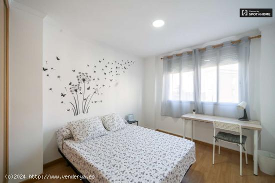  Alquiler de habitaciones en piso de 3 dormitorios en Monteolivete - VALENCIA 