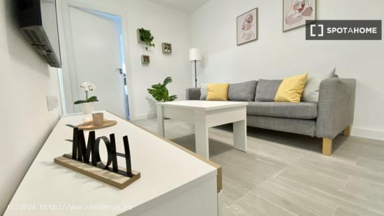 Se alquila habitación en apartamento de 4 dormitorios en Getafe, Madrid - MADRID