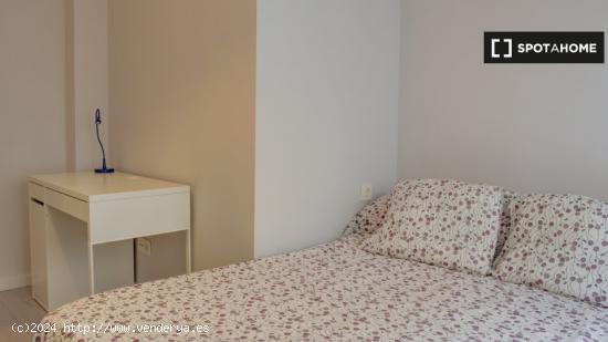 Habitación en piso compartido en Zaragoza - ZARAGOZA