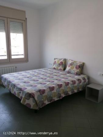  Habitación en alquiler en piso de 9 habitaciones en Eixample Esquerra - Solo chicas - BARCELONA 