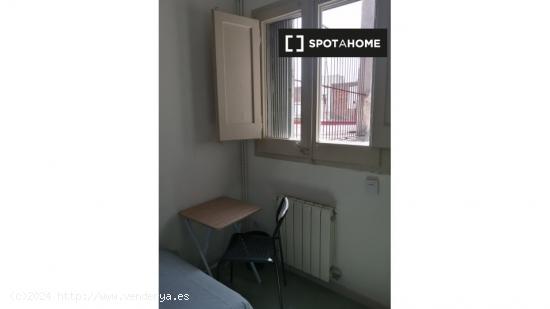 Habitación en alquiler en piso de 9 habitaciones en Eixample Esquerra - Solo chicas - BARCELONA