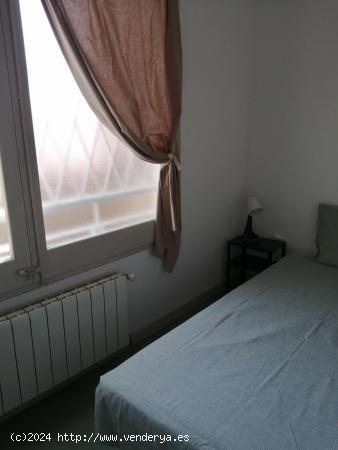  Habitación en alquiler en piso de 9 habitaciones en Eixample Esquerra - Solo chicas - BARCELONA 