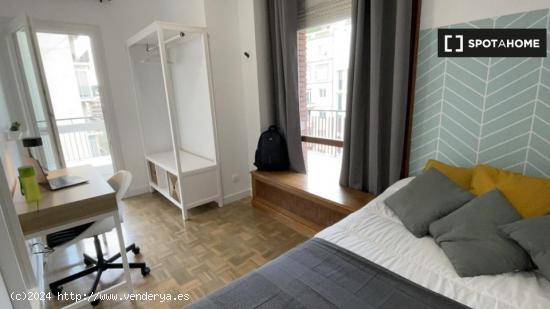 ¡Habitaciones en alquiler en un apartamento de 7 habitaciones en Barcelona! - BARCELONA