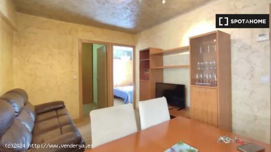 Se alquila habitación en piso de 3 dormitorios en Salamanca - SALAMANCA