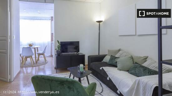 Apartamento de 2 dormitorios en alquiler en Extramurs - VALENCIA