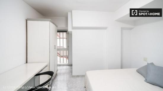 Se alquila habitación en piso de 5 habitaciones en La Malva-Rosa - VALENCIA