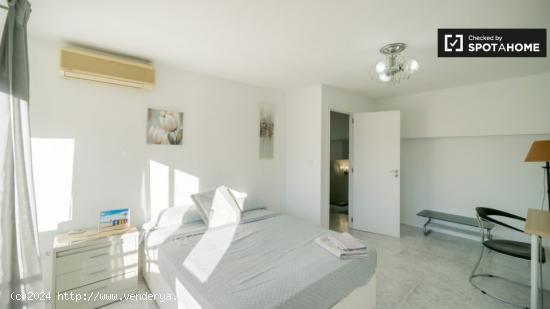 Se alquila habitación en piso de 5 habitaciones en La Malva-Rosa - VALENCIA