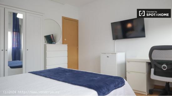 ¡Habitaciones en alquiler en un Piso de 5 habitaciones en Madrid! - MADRID