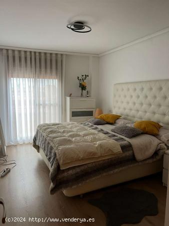  Se alquila habitación en piso de 2 dormitorios en Valencia - VALENCIA 