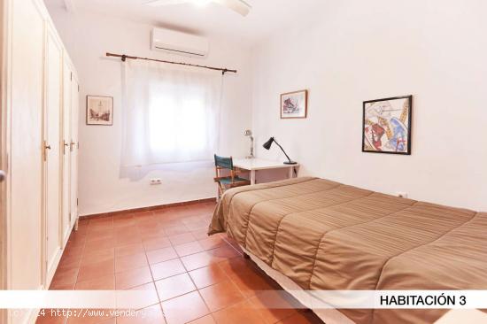  Se alquila habitación en piso de 3 dormitorios en Sevilla - SEVILLA 