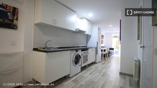 Se alquila apartamento de 3 habitaciones en Vista Alegre - MADRID