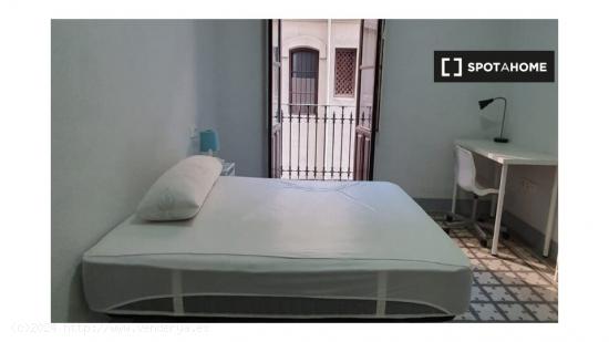 ¡OFERTA DE TIEMPO LIMITADO! Habitación en piso de 6 habitaciones en el Centro de Granada - GRANADA