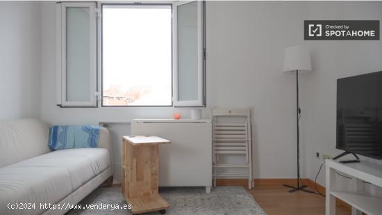 Se alquila apartamento de 2 dormitorios en San Isidro - MADRID