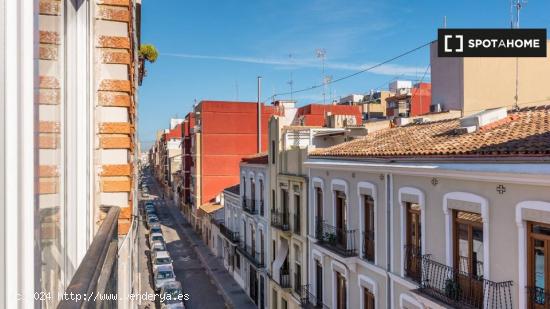 Se alquila piso de 4 habitaciones en El Cabanyal - VALENCIA