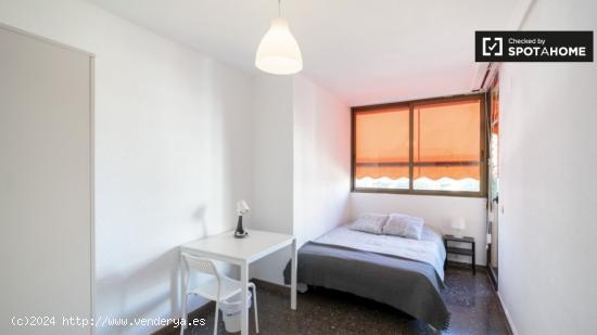 ¡Habitaciones en alquiler en piso de 6 dormitorios en Valencia! - VALENCIA