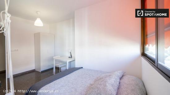 ¡Habitaciones en alquiler en piso de 6 dormitorios en Valencia! - VALENCIA