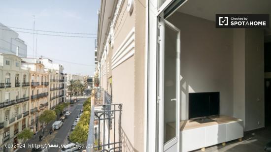 Apartamento de 3 dormitorios en alquiler en Russafa - VALENCIA