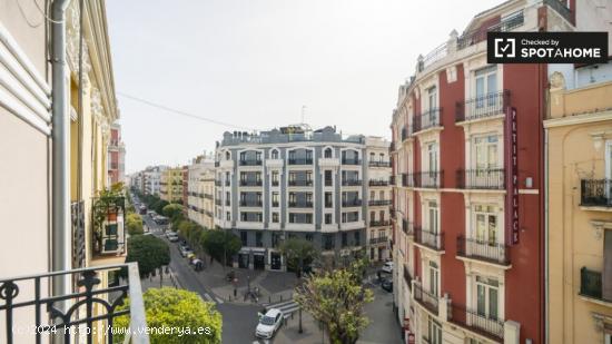 Apartamento de 3 dormitorios en alquiler en Russafa - VALENCIA