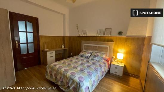 Se alquila habitación en casa de 4 dormitorios en Cartagena - MURCIA