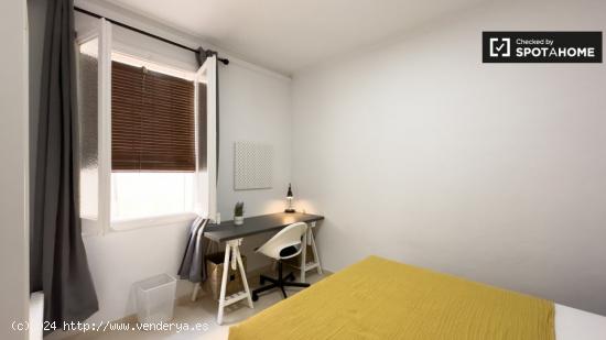 Alquiler de habitaciones en piso de 6 habitaciones en Les Corts De Sarrià - BARCELONA